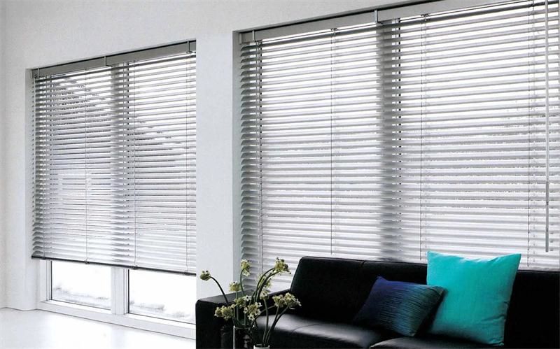 不同种类办公室窗帘的用途及优缺点